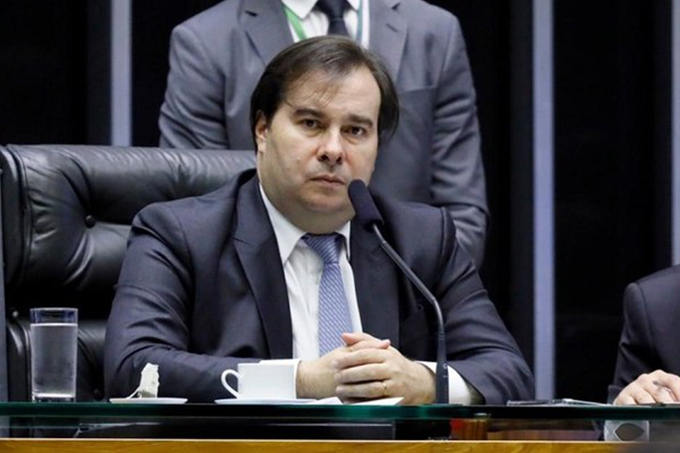 Maia chama de 'absurdo' pagamento a solteiras e cobra STF