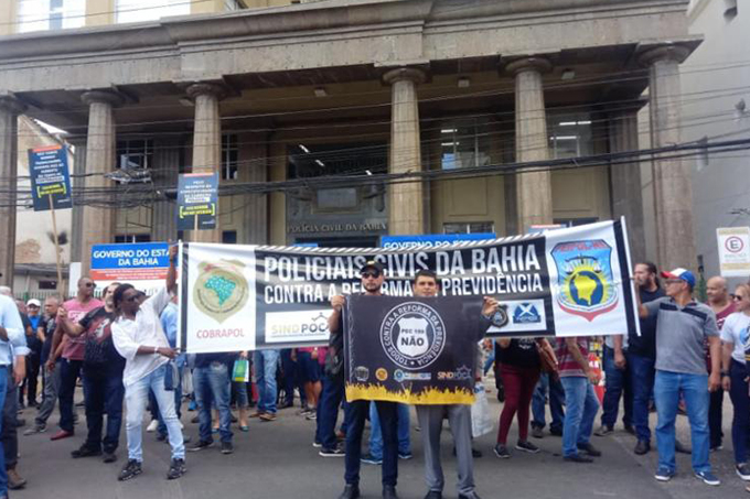 Policiais civis e penais iniciam paralisação de 48h; grupo tenta novo acordo na AL-BA