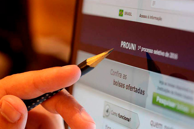 MEC suspende inscrições do Prouni