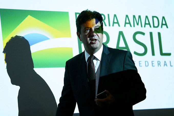 Ministro confirma primeiro caso suspeito de coronavírus no Brasil