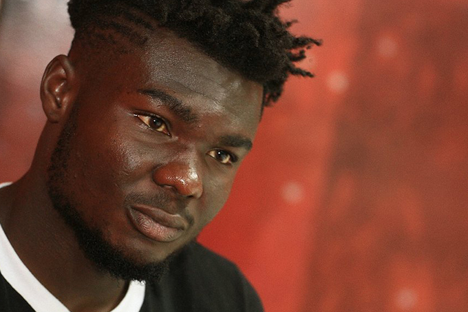 Jordy Caicedo volta a sentir dor no púbis e deve passar por cirurgia