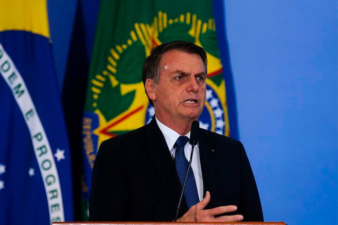 Bolsonaro anuncia projeto para mudar cobrança de ICMS sobre combustíveis