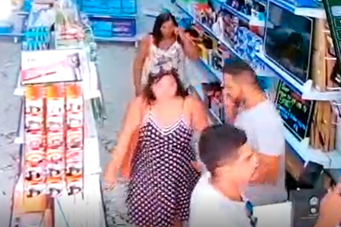 Câmeras flagram casais furtando em loja no centro de Dias d'Ávila
