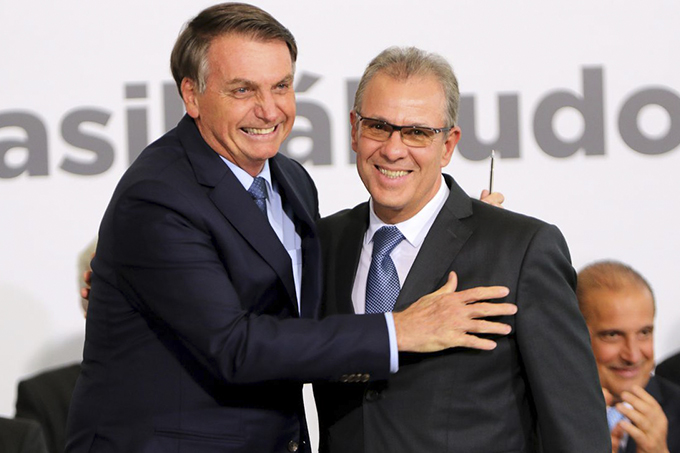 Bolsonaro anuncia PL que regulamenta exploração de terras indígenas