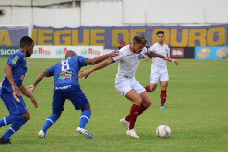 Bahia vence Jacobina de virada e assume liderança do Baianão