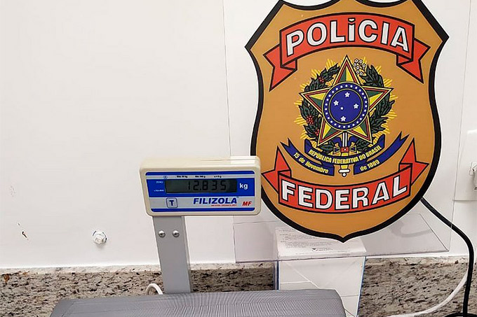 Casal é preso no Aeroporto de Salvador após ser flagrado com 13kg de cocaína
