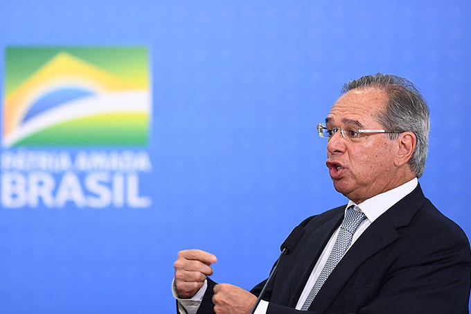 Guedes sobre dólar alto: 'doméstica estava indo para Disney, uma festa danada'