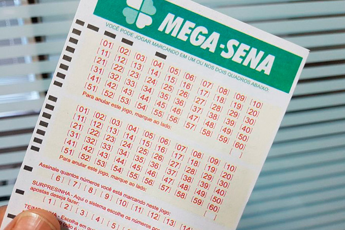 Mega-Sena acumula e deve pagar R$ 120 milhões no sábado