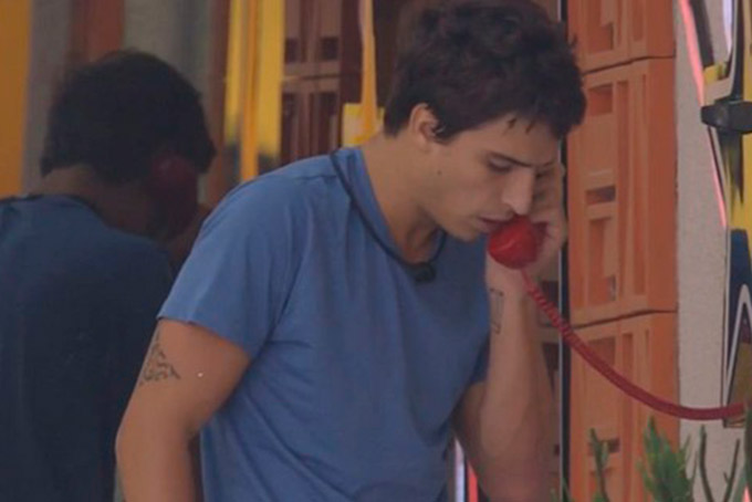 Felipe Prior atende o big fone, escapa do paredão, mas não revela imunidade