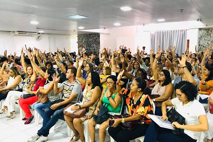 Professores da rede estadual param atividades por 48 horas na Bahia, diz sindicato