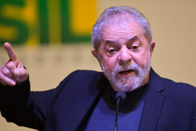 'Quem tem de queimar arquivo está no governo federal, e não Rui', diz Lula
