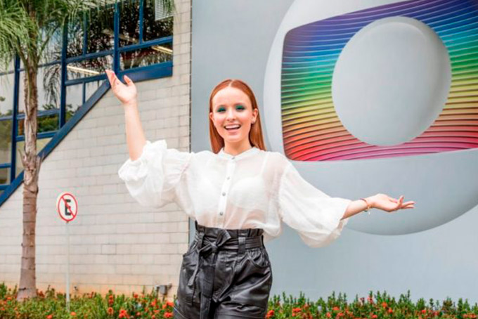 Larissa Manoela assina vínculo e é anunciada como nova contratada da Globo