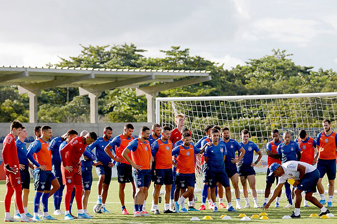 Em busca da primeira vitória fora, Bahia pega o CSA no Rei Pelé