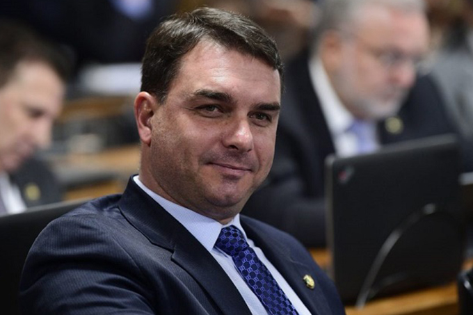 Partidos pedem cassação de Flávio Bolsonaro e geram reações no Congresso