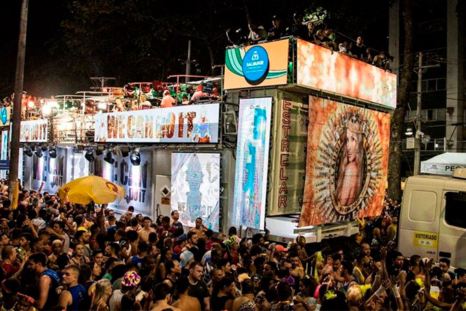 Sexta de Carnaval tem Saulo, Anitta, Preta, Daniela, Léo, Claudia, Tomate e Denny