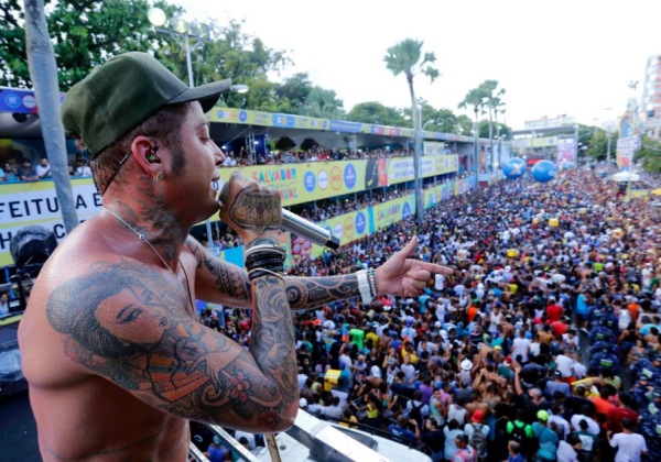 Kannário ameaça parar de puxar a pipoca após brigas em desfile na Barra