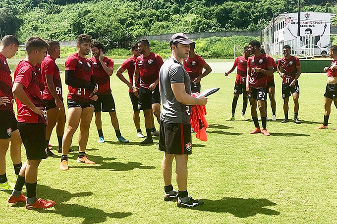 Após final de semana de folga, Vitória volta aos treinos na Toca