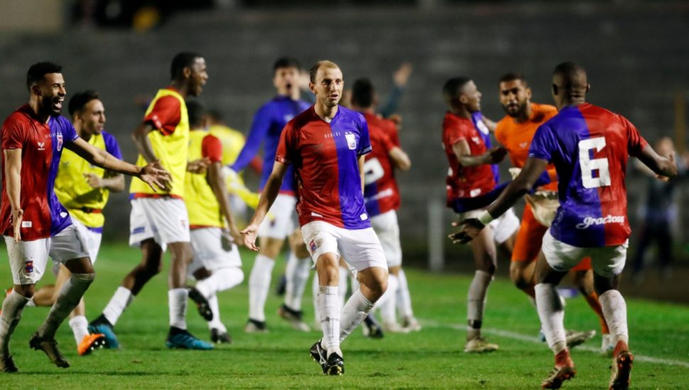 Bahia de Feira leva virada nos acréscimos e é eliminado da Copa do Brasil