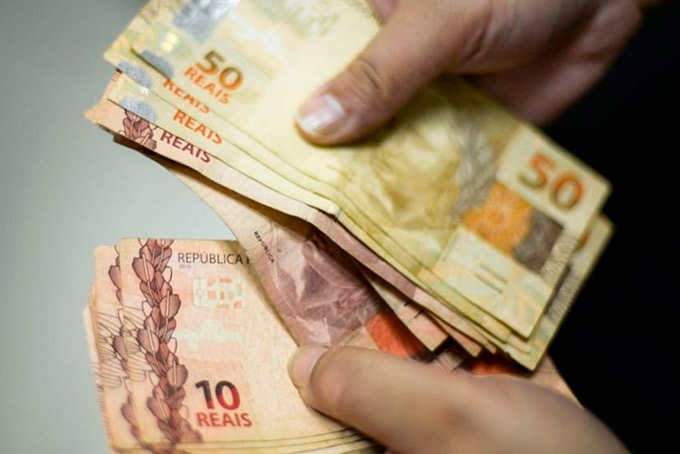 Nova política para o salário mínimo deve ser primeira 'pauta-bomba' do Congresso