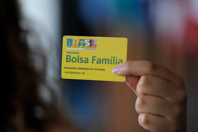 Comissão derrota governo e aprova MP do 13º do Bolsa Família