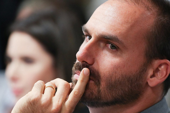 Quebra de sigilo: gabinete de Eduardo Bolsonaro comandou ataques virtuais
