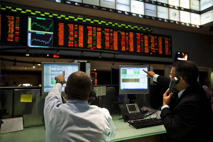 Bovespa cai mais de 10% e negociações são interrompidas