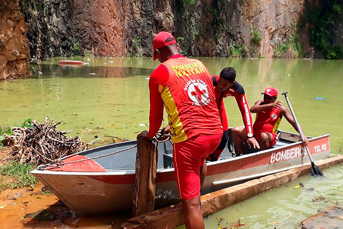 Corpo de Bombeiros encontra corpo de soldado desaparecido em lagoa no Cabula