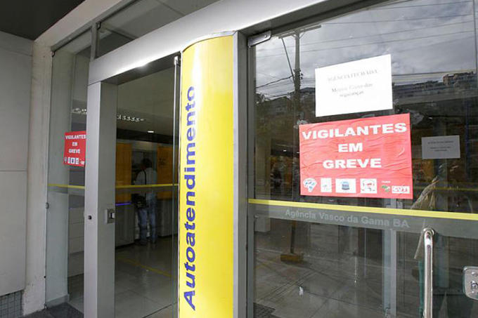Vigilantes iniciam greve por tempo indeterminado na Bahia