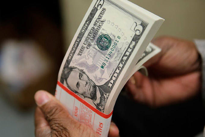 Pela primeira vez na história, dólar passa de R$ 5