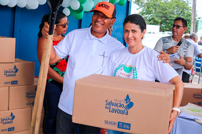 Agrifam: 850 agricultores receberam sementes, insumos e ferramentas 
