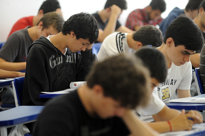 Após atraso, universitários matenses recebem benefício nesta terça