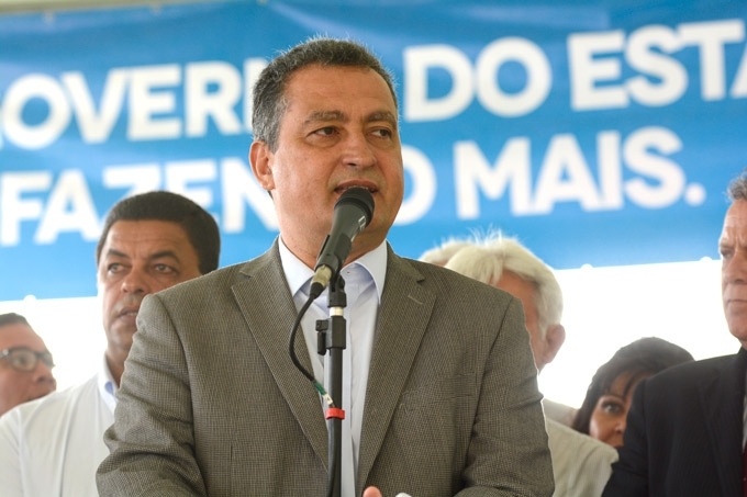 Rui decreta suspensão de aulas em todas as escolas da Bahia 