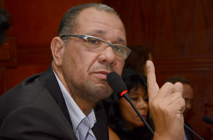 Junior de Araci rebate pronunciamento da presidente do PT em Dias d'Ávila 