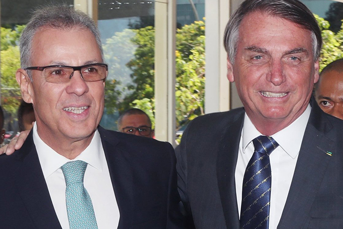 Bolsonaro confirma que ministro de Minas e Energia tem coronavírus