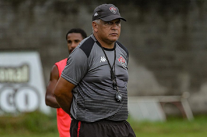 Com fim do time de aspirantes, Agnaldo Liz é demitido do Vitória