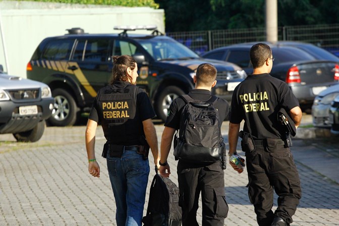 PF cumpre mandados de busca e apreensão em Mata de São João e na Capital 