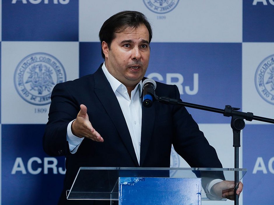Pronunciamento de Bolsonaro foi 'equivocado', diz Rodrigo Maia