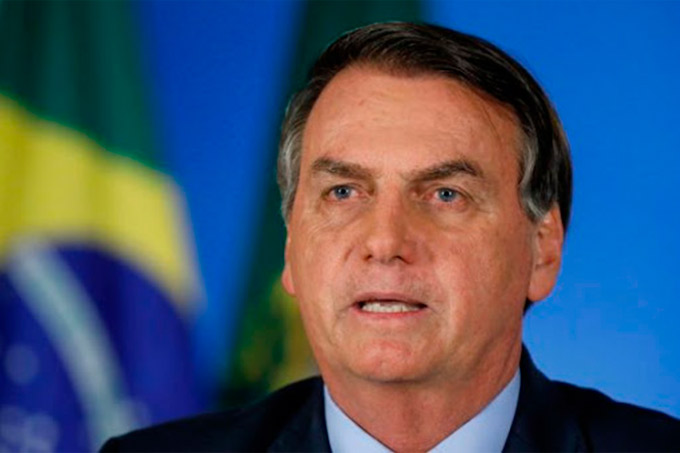 Bolsonaro volta defender nas redes sociais que 'o Brasil não pode parar'