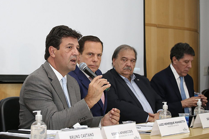 Em meio a tensão entre Bolsonaro e Mandetta, Planalto cancela coletiva com os dois