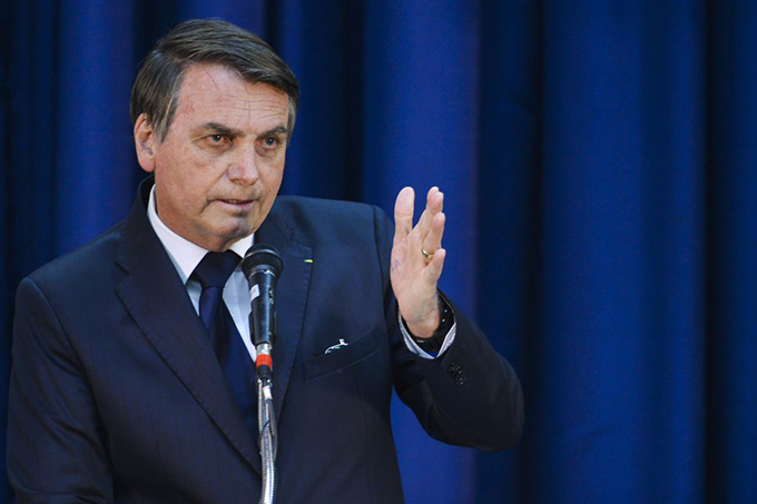 'Brasil é diferente', diz Bolsonaro ao evitar comentar isolamento nos EUA