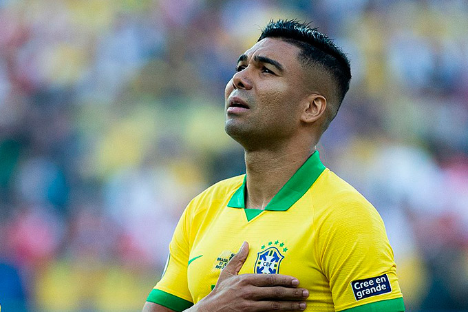 Casemiro doa 6 mil máscaras para profissionais de saúde do Brasil