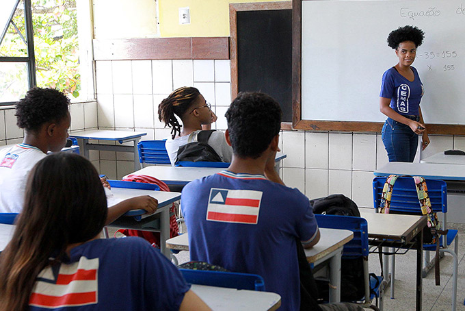 Justiça determina que governo forneça alimentação a alunos da rede estadual