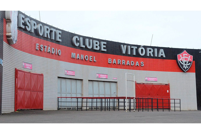 Torcedores do Vitória fazem arrecadação de alimentos para ambulantes do Barradão