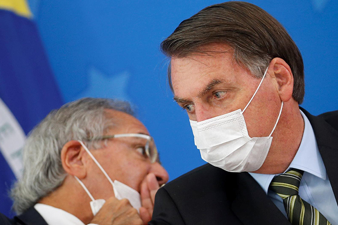 Bolsonaro devolve a Guedes poder para definir ações do orçamento