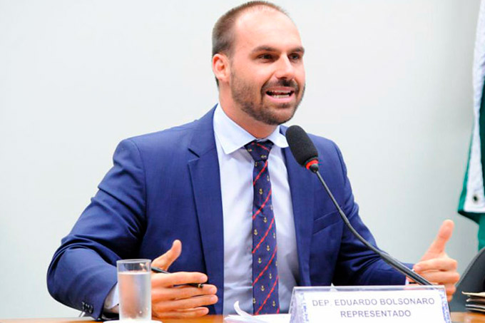 Eduardo Bolsonaro diz que isolamento não dura até o fim de abril