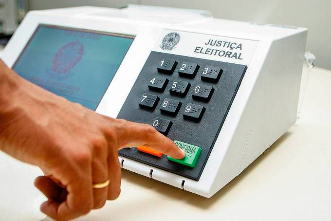 Legislação abre brecha e mudança de partido pode ser registrada até 15 de abril