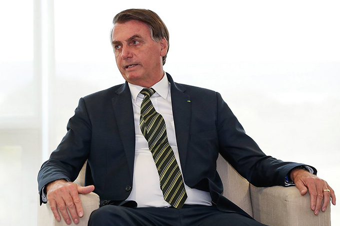 Antes de reunião com Mandetta, Bolsonaro defende, nas redes, uso de cloroquina