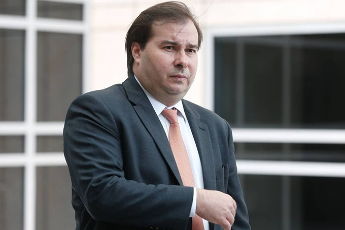 Projeto de ajuda aos estados impede aumento salarial neste ano, diz Maia