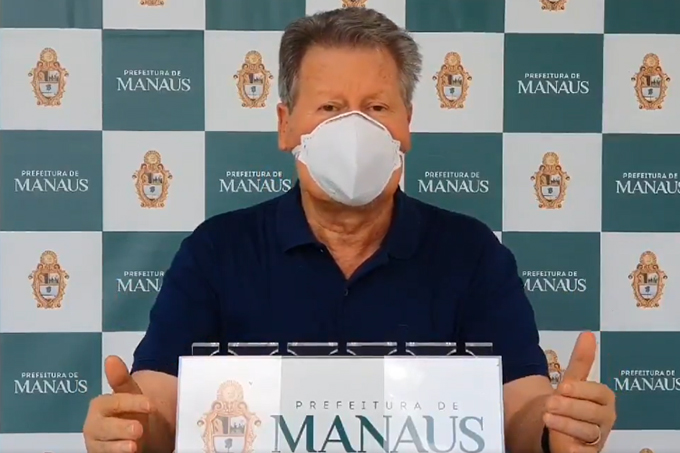 'Bolsonaro é aliado do vírus', afirma prefeito de Manaus