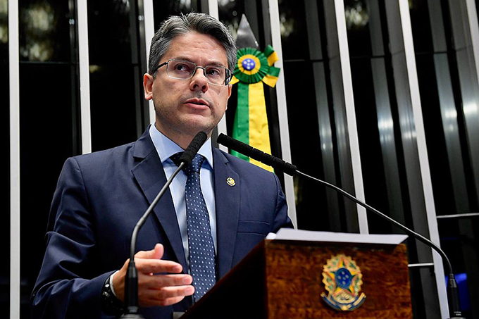 Senador vai ao STF para anular votação do Orçamento de Guerra na Câmara